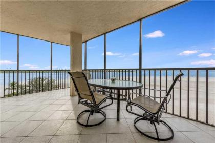 Carlos Pointe 611 2 Bedrooms Gulf Front Sleeps 6 Elevator Heated Pool Fort myers Beach Florida